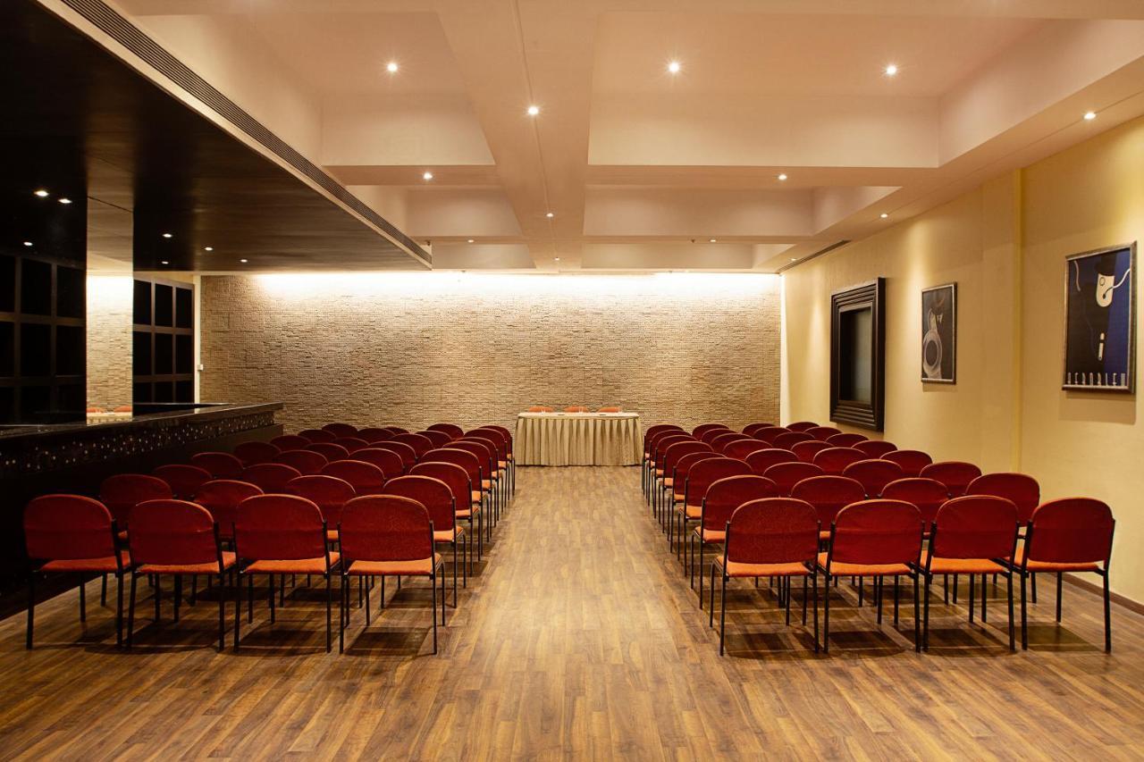 The Classique Club Mumbai Dış mekan fotoğraf
